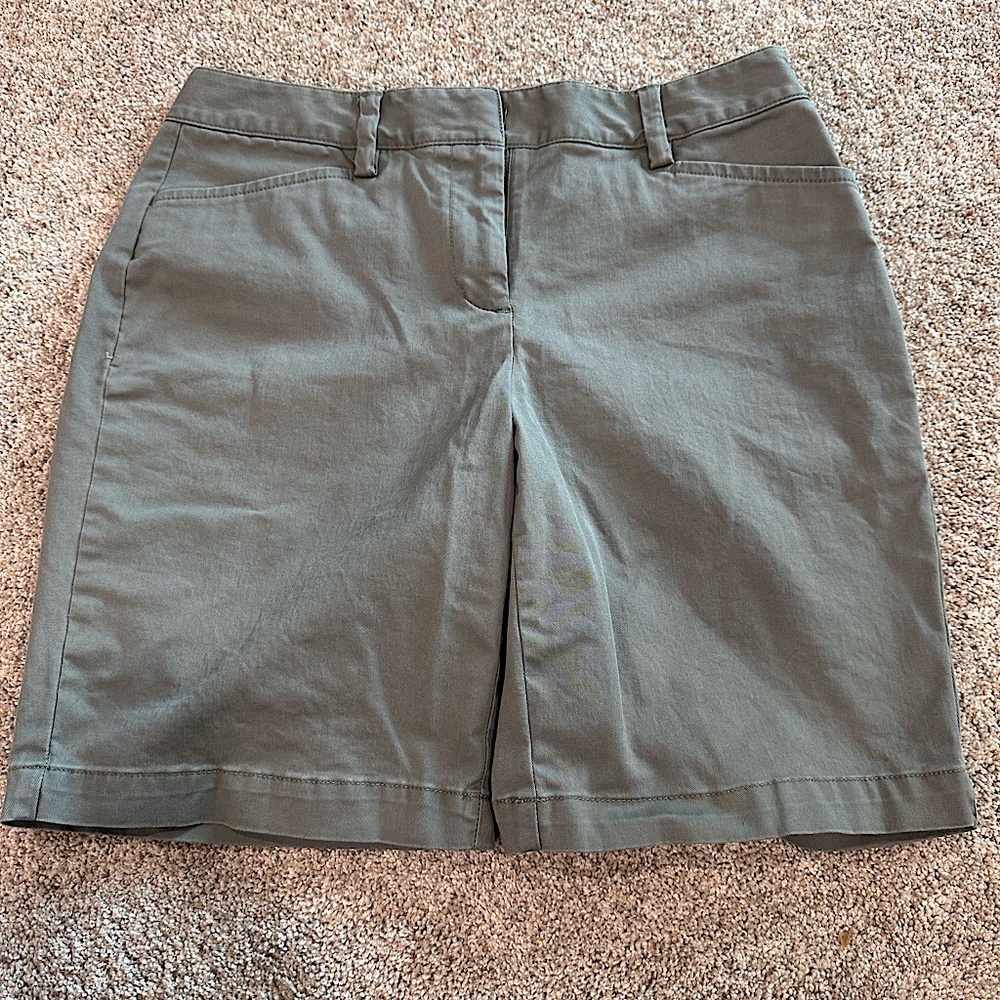 Lands’ End women’s gray green shorts